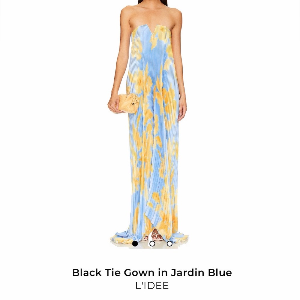 stunning L’IDEE dress - fits amazing and is so flattering.